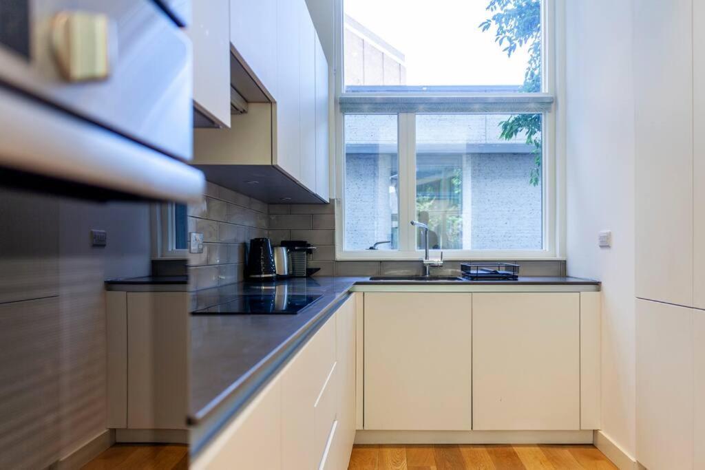 Appartement Stunning New 3 Bdr Duplex Wbalcony, East Londres Extérieur photo