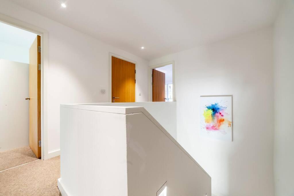 Appartement Stunning New 3 Bdr Duplex Wbalcony, East Londres Extérieur photo