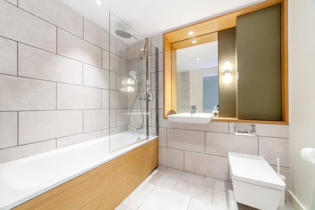 Appartement Stunning New 3 Bdr Duplex Wbalcony, East Londres Extérieur photo