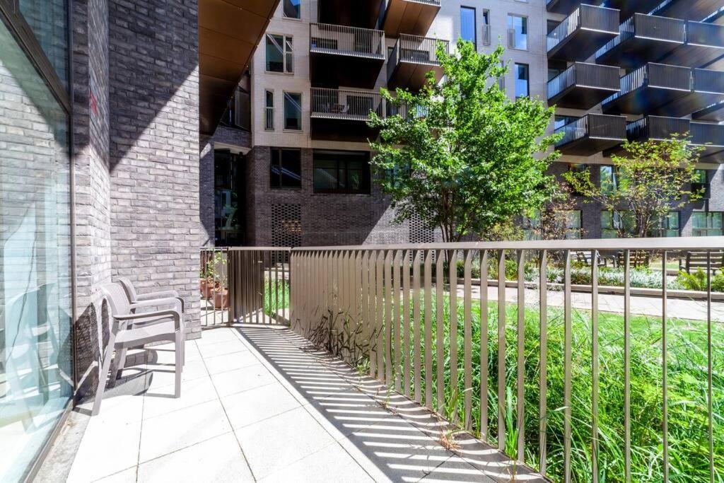 Appartement Stunning New 3 Bdr Duplex Wbalcony, East Londres Extérieur photo
