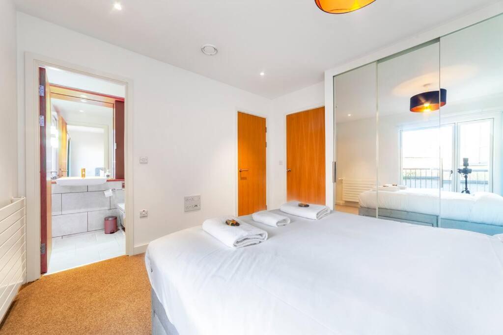 Appartement Stunning New 3 Bdr Duplex Wbalcony, East Londres Extérieur photo